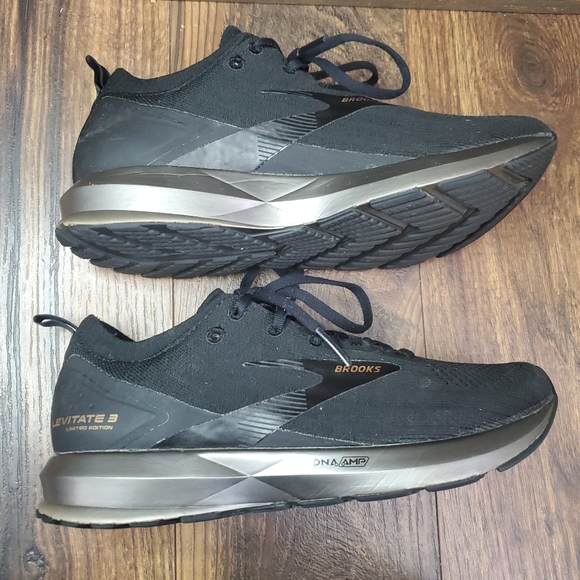Brooks LEVITATE 3 Black Limited Edition Running Sneakers Womens Size 8.5 - Picture 8 of 8